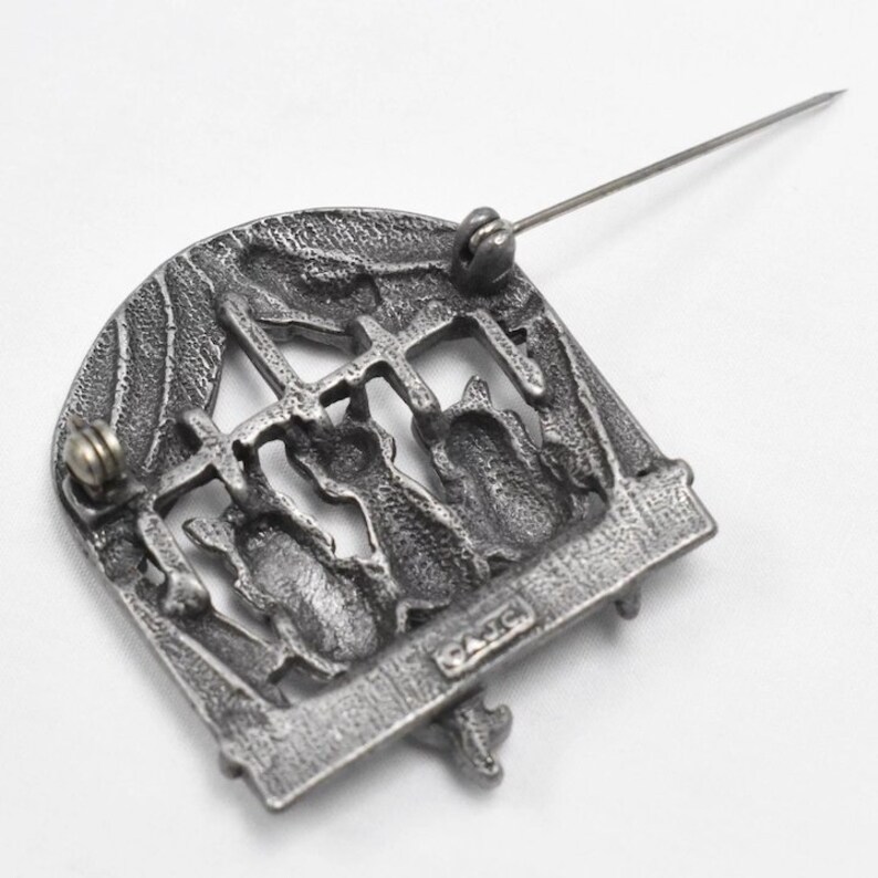 AJC Signed Kitty Cats in a Window Novelty Pewter Figural Brooch Pin