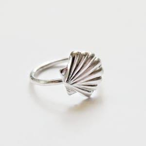 shell belly button ring in sterling silver,  mermaid bellybutton jewelry, cartilage ring, nose piercing, tragus hoop, eyebrow ring