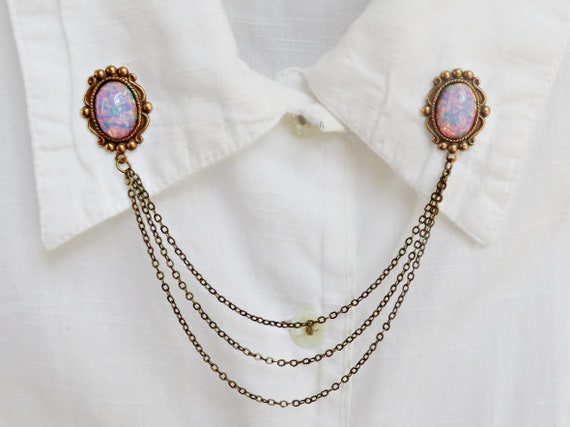 Lapel pin on best sale collar