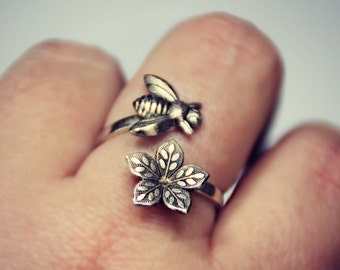 silver bee and flower ring, silver flower ring, bee ring, bee jewelry, bee accessories, spring fashion, vintage style