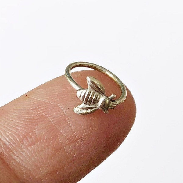 Anneau de nombril abeille, anneau de nombril en argent sterling, petit anneau de nombril, anneau de nombril délicat, petit anneau de nombril 8 mm