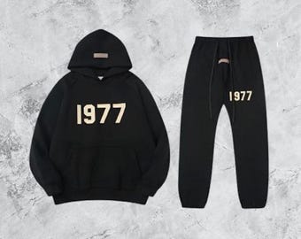 Conjunto deportivo Essentials 1977 / Sudadera con capucha y pantalones deportivos para hombre y mujer