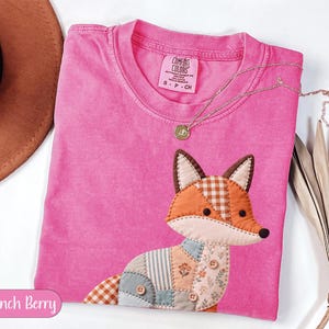 T-shirt med konstgjord räv, Comfort Colors® Woodland Cottagecore-t-shirt, rustik quiltad rävskjorta, höstpresent till naturälskare