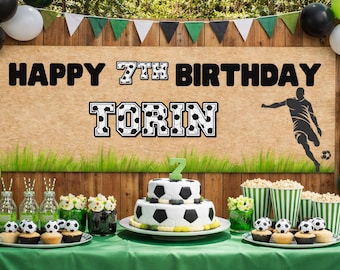 Anpassad fotbollsfödelsedagsbanderoll | Personligt namn och ålder | Dekoration för pojkars sportfest | Bakgrund med fotbollstema