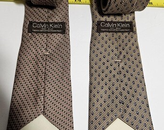 Para krawatów Calvin Klein Vintage Silk – jasnobrązowo-złoty, włoski materiał (zestaw 2 sztuk)