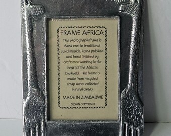 Rama NOS Africa Duża metalowa rama z żyrafą - 10" x 6" odlewana ręcznie Zimbabwe