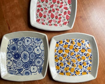 Square Ceramic Plates with Fruit Patterns