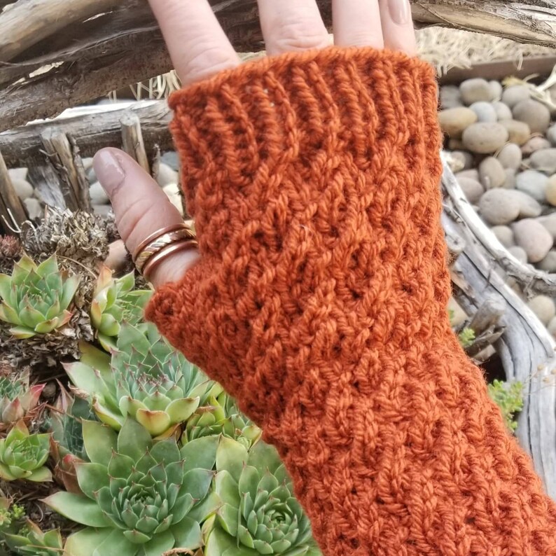 KNITTING PATTERN Fingerless gloves twisted thumb pattern Etsy