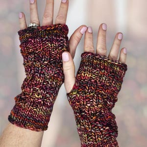 KNITTING PATTERN, Hygge Yarn Fingerless gloves, Bulky yarn Knitted Glove Pattern, highlander glove, Outlander Knits