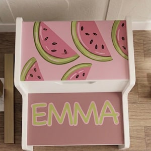 Taburete de madera personalizado con forma de sandía para niños / Taburete infantil pintado a mano con diseño de fruta veraniega / Taburete rosa personalizado para guardería