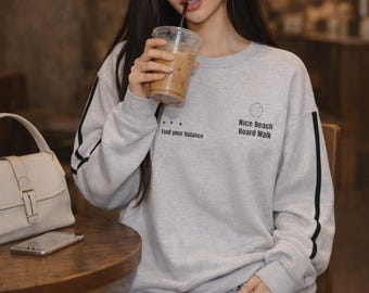 Minimalistisches Sweatshirt mit Rundhalsausschnitt, Küsten-Streetwear-Pullover, Finden Sie Ihre Balance