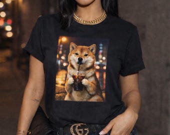 Shiba Inu Iced Coffee Shirt, lustiges Hundeliebhaber-Grafik-T-Shirt, Stadt-Nachtdruck