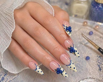 Blue Floral French Tip Press On Nails Almond Shape Glue On Nails Elegant Summer Gel Nails Reusable Fake Nails Set