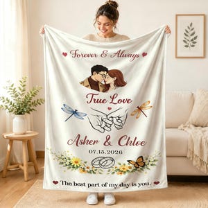 Coperta personalizzata per coppie con foto, nomi e data speciali, motivo floreale con farfalle e libellule, regalo romantico per l'anniversario del partner.