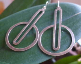 Aros de latón con lazo interior, aros de latón, aros de latón y pintados con cobalto, aros largos, aros azules y de latón, aros largos de latón