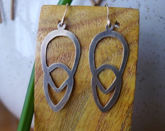 Pendientes de 2 lágrimas perforados a mano, pendientes artesanales perforados a mano, pendientes a juego con collar de 5 gotas, pendientes de lágrima recortados de latón