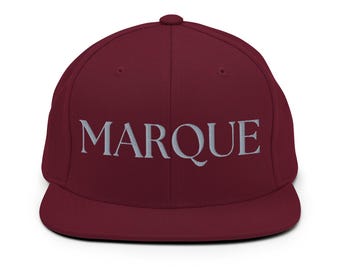 Kastanienbraune Premium Snapback Cap mit gesticktem Logo in Grau | Klassische Yupoong 6089 M Mütze | Limited Edition MARQUE Minimalist Streetwear Unisex