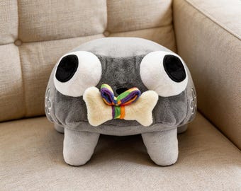 Peluche Pebble de 25 cm / Juguete de peluche Dandy’s World / Muñeco de peluche kawaii adorable / Peluche de personaje suave / Regalo coleccionable para gamers / Decoración acogedora para la habitación