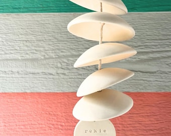 Regalo personalizado para conmemorar a tu mascota: campana de marfil de 5 discos con dije de marfil.