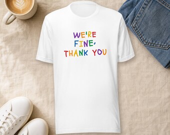 「私たちは大丈夫、ありがとう」Tシャツ、面白い皮肉なママTシャツ