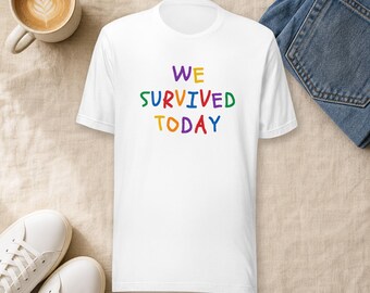 今日は生き残ったTシャツ、面白くて正直な子育てTシャツ、ママへのギフト