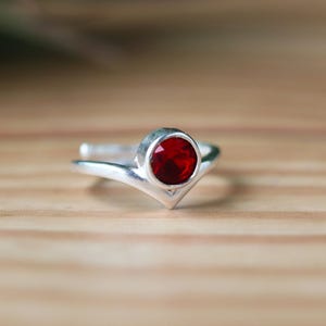 レッドルビーリング ステートメント ボヘミアン - カクテルスタイルの宝石リング、925スターリングシルバー、感情を癒すギフト 画像 9