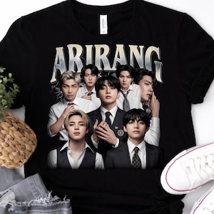 BTS World Tour 2026 PNG, Bangtan Boys Comeback 2026 Design, Kpop Konzert Merch Grafik, ARMY Fan Geschenk, gewaschenes Vintage Bangtan Design