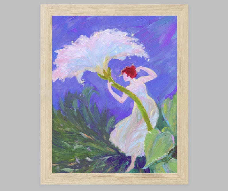 Puede incluir: Pintura original enmarcada que representa una figura con cabello rojo y un vestido blanco, extendiendo la mano hacia una gran flor blanca. El fondo es una mezcla de tonos azules y p&uacute;rpuras, con follaje verde en primer plano.
