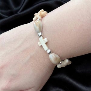 Boho-stil kristet armband i konstsnäcksstil med magnetlås