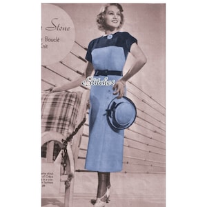 Puede incluir: Una ilustración de moda vintage de una mujer con un vestido azul con un corpiño negro y un sombrero a juego. El vestido tiene un corpiño ajustado y una falda completa. La mujer está de pie en una cubierta con una barandilla en el fondo. La imagen es de un libro de patrones vintage e incluye el texto "eStitches".