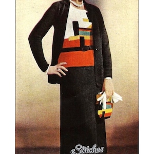 Op de afbeelding: Een vrouw draagt een zwart gebreid jasje, een kleurrijke gestreepte trui, een zwarte rok en witte schoenen. Ze houdt een klein, kleurrijk tasje vast. De afbeelding is afkomstig uit een vintage breipatroon.