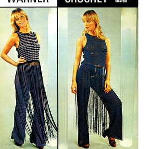 Peut inclure: Un patron de crochet pour un haut et un pantalon longs à franges. Le patron est de Twilley's Goldfingering et s'appelle "Couture Crochet".