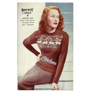 Può includere: Un modello di maglia vintage per un maglione marrone con un design bianco e turchese che presenta uno stormo di oche. Il modello si chiama "Bestway A 2064" e richiede 8 once di filato marrone a 3 fili, 1 oncia di filato bianco e 1 oncia di filato turchese.