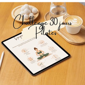 Peut inclure: Ensemble de trois mugs en céramique avec une finition mate et mouchetée. Les tasses sont de couleur crème, marron clair et marron foncé. Chaque mug a un design simple et minimaliste.