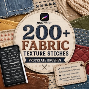 Op de afbeelding: Advertentie voor een digitaal kunstproduct met het Procreate app-logo en de tekst "200+ Fabric Texture Stitches". De afbeelding toont diverse stoffen texturen en steken, een tablet met steekvoorbeelden en een stylus.