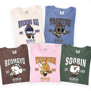 Puede incluir: Un juego de tres tazas de cerámica con un acabado mate moteado. Las tazas son en tonos crema, gris claro y gris oscuro. Cada taza tiene un diseño simple y minimalista, perfecto para café o té.