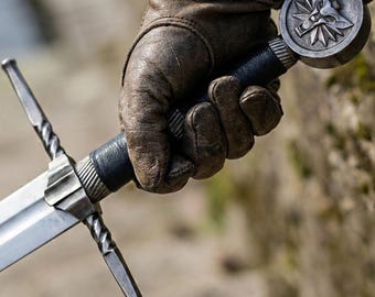 Spada di The Witcher 3 fatta a mano, Spada del Maestro di Geralt di Rivia, Acciaio Felino, Spada argentata, Regalo di compleanno personalizzato per il fidanzato, Regalo di Natale