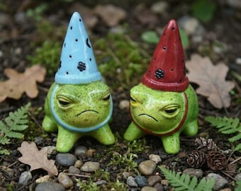 Cutest Polka Dot Hat Frog Garden Statue