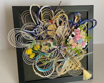 Wiedergeborener Mizuhiki Blumenstrauß | Upcycled japanische Hochzeitskunst, einzigartiges gerahmtes Tischdekor, handgemachtes Housewarminggeschenk, Wabi Sabi