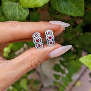 Clous d'oreilles en or jaune 9K rubis moissanite naturel taille ronde 3,10 carats