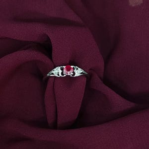Anillo de plata de ley 925 con rubí y moissanita – Anillo minimalista y delicado apilable