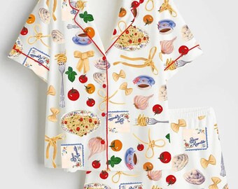 Conjunto de pijama de pasta italiana, pijama con estética gastronómica adorable, conjunto de descanso con estampado de espaguetis y tomates, pijama de satén suave, regalo único para amantes de la pasta.