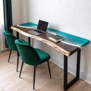 Escritorio de resina epoxi con diseño de olas oceánicas, mesa de oficina de madera con borde natural, escritorio costero turquesa, mesa de ordenador hecha a mano a medida