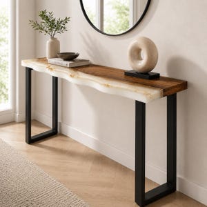 Mesa consola de resina epoxi color blanco marfil, mesa de entrada de madera con borde natural, mesa de pasillo moderna de resina con patas de metal negro.