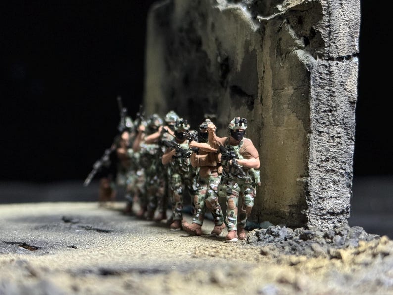 1/72 Scale Modern Special Forces Squad of 7 Figures and Military Dog ...