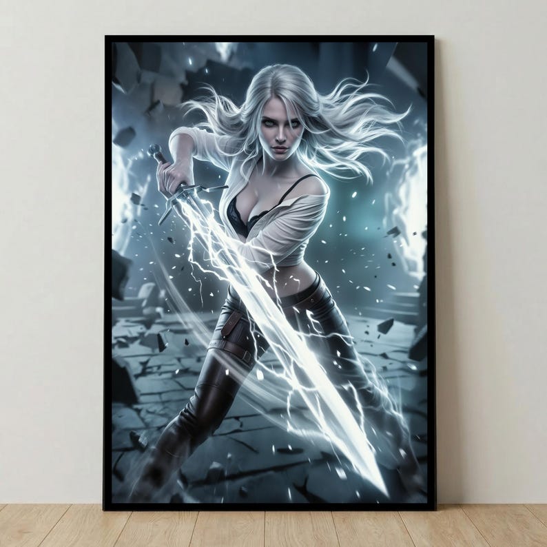 Pu&ograve; includere: Una tazza di ceramica bianca con manico nero e la scritta "But First, Coffee" in grassetto nero. La tazza &egrave; posta su uno sfondo sfocato, che suggerisce un'atmosfera accogliente.