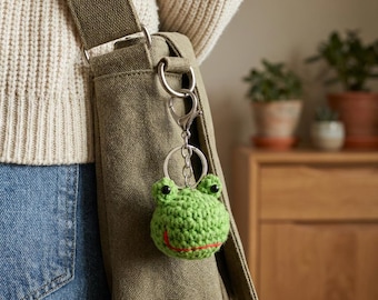 Crochet Frog Keychain: Green Animal Bag Charm Accessory
