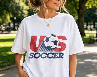 Camiseta vintage retro de fútbol de EE. UU. con letras grandes, camiseta gráfica de fútbol americano con balón de estrella roja y azul, camiseta grunge de la selección nacional.