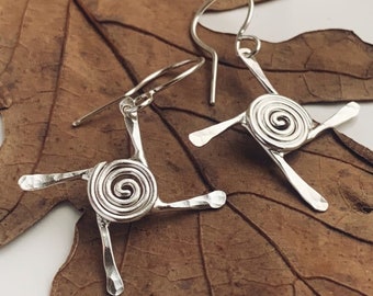 Orecchini pendenti in argento sterling con nodo celtico della