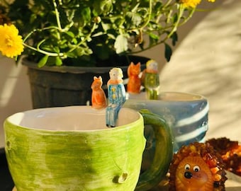 Handgemachte Keramik Kaffeebecher | Bilderbuch-Tasse | Geschenk für Buchliebhaber